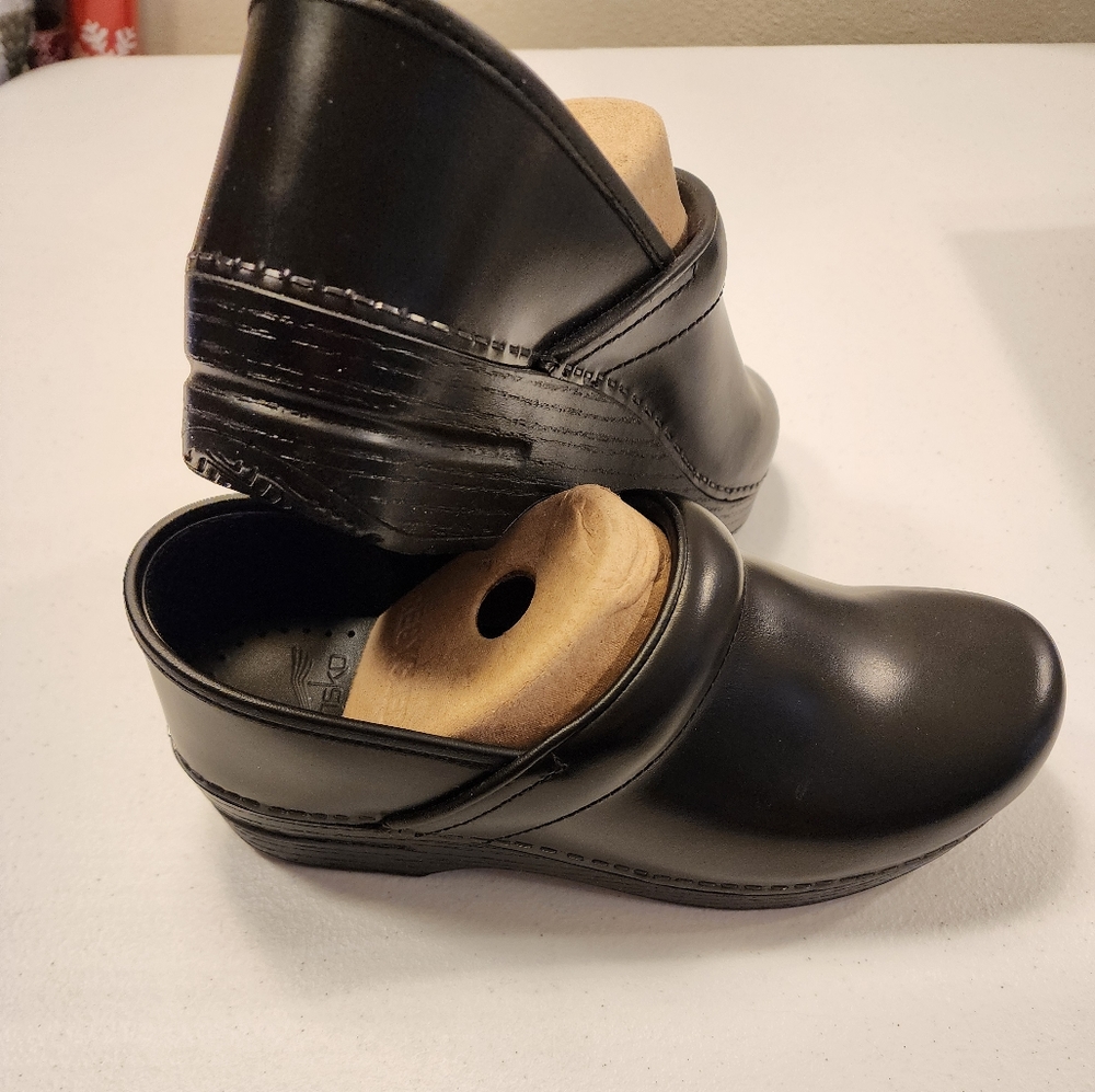 Damask size 39 brand new shoes!